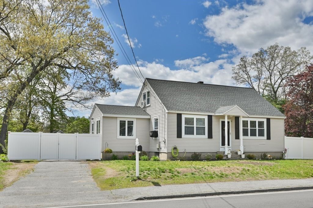 497 Foster Rd, Tewksbury, MA 01876