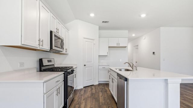 232 Juan Cordona DR, Buda, TX 78610