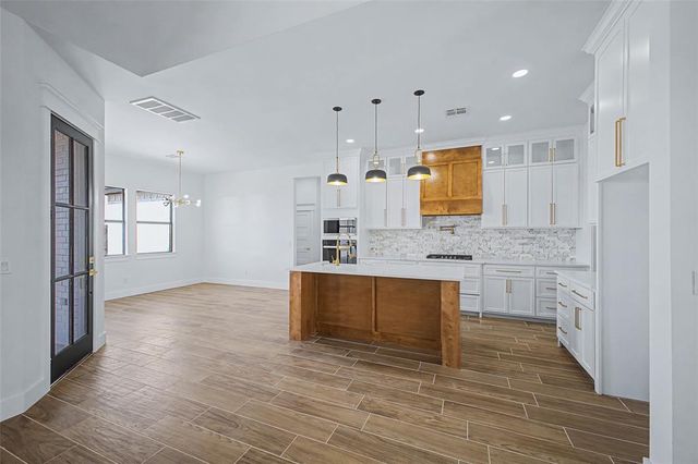 1180 Wolf Creek Drive, Blanchard, OK 73010