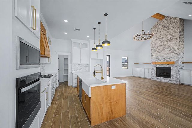 1180 Wolf Creek Drive, Blanchard, OK 73010