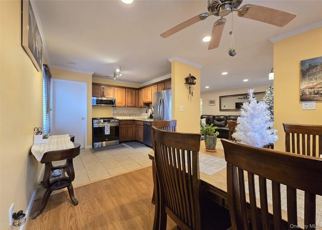 392 Clubhouse Court, Coram, NY 11727