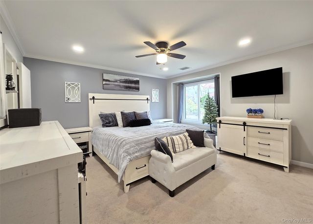 392 Clubhouse Court, Coram, NY 11727