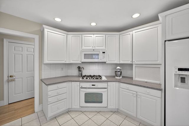 68 Krikor Dr, Falmouth, MA 02556