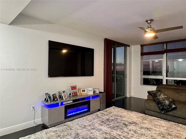 2681 N Flamingo Rd 1806S, Sunrise, FL 33323