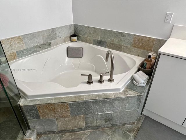 2681 N Flamingo Rd 1806S, Sunrise, FL 33323