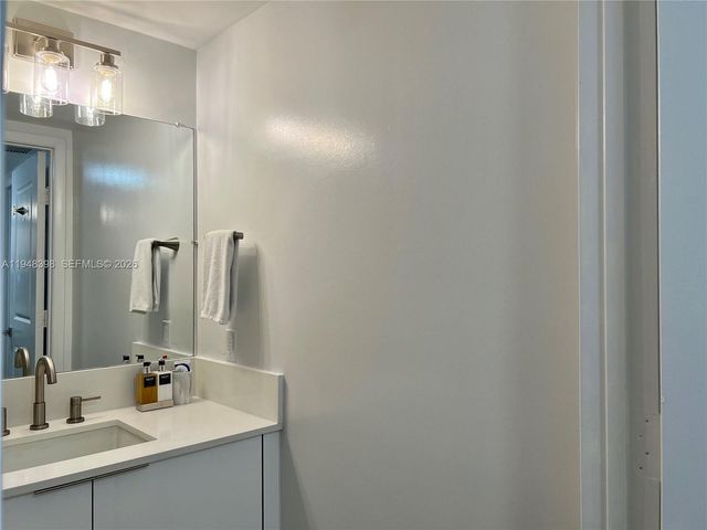 2681 N Flamingo Rd 1806S, Sunrise, FL 33323