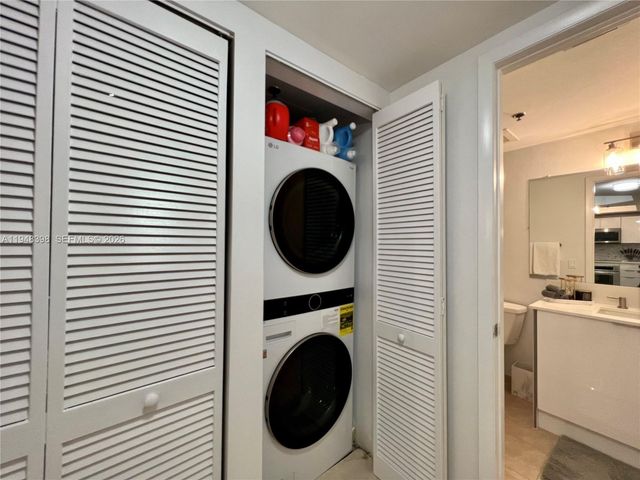 2681 N Flamingo Rd 1806S, Sunrise, FL 33323