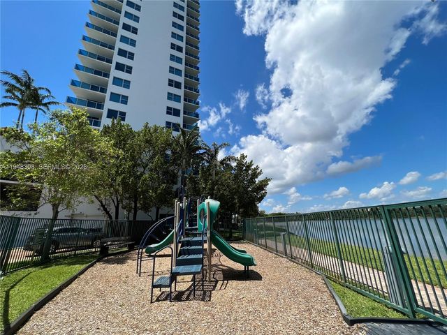 2681 N Flamingo Rd 1806S, Sunrise, FL 33323
