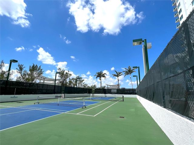 2681 N Flamingo Rd 1806S, Sunrise, FL 33323