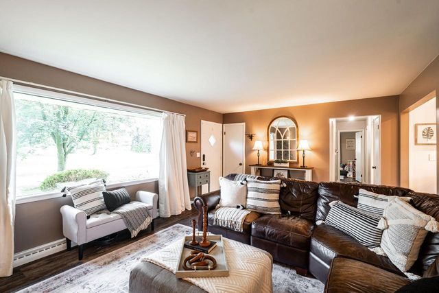 N57W15523 El Camino DRIVE, Menomonee Falls, WI 53051