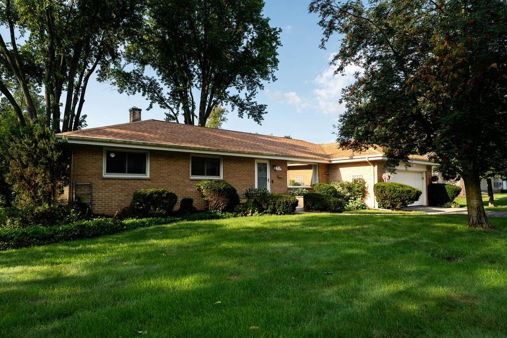 N57W15523 El Camino DRIVE, Menomonee Falls, WI 53051