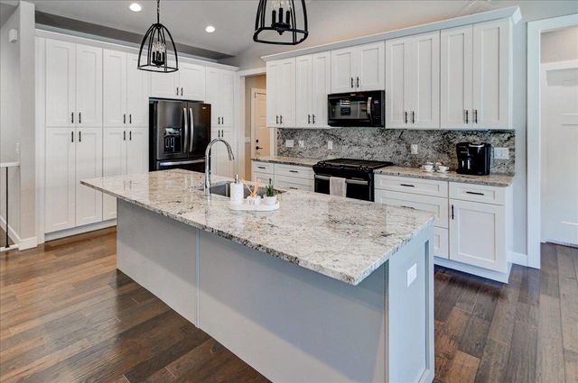 816 Damascus Trail, Cottage Grove, WI 53527