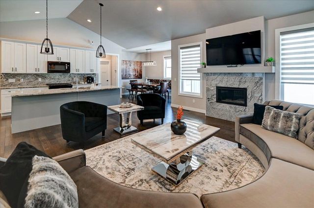 816 Damascus Trail, Cottage Grove, WI 53527