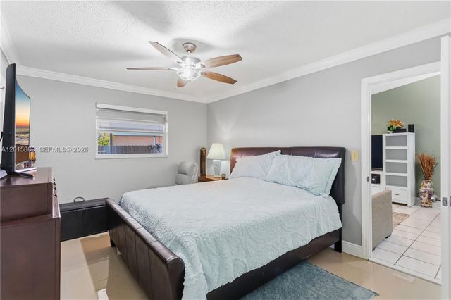 5471 W 27th Ct, Hialeah, FL 33016