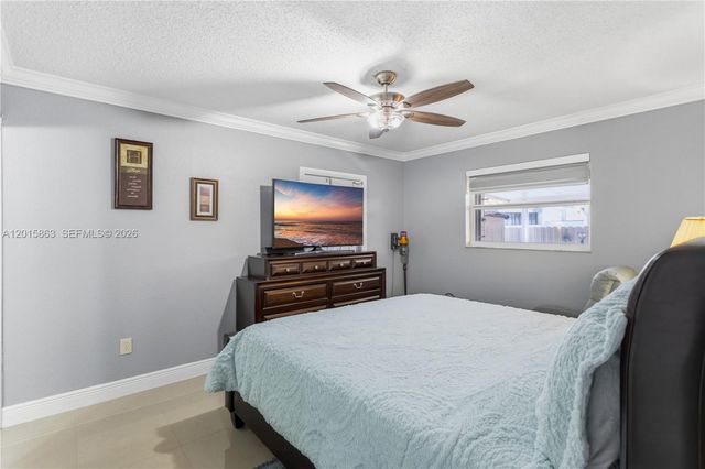 5471 W 27th Ct, Hialeah, FL 33016