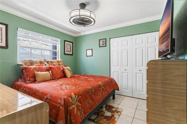 5471 W 27th Ct, Hialeah, FL 33016