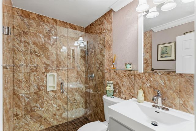 5471 W 27th Ct, Hialeah, FL 33016