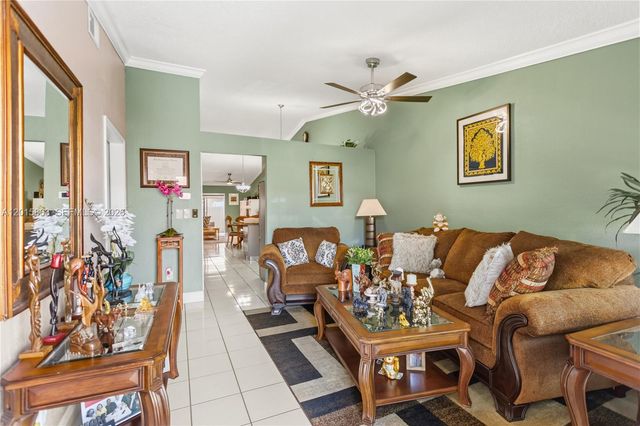5471 W 27th Ct, Hialeah, FL 33016
