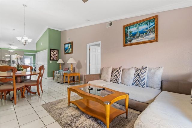 5471 W 27th Ct, Hialeah, FL 33016