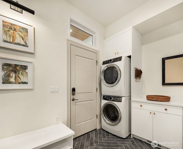 1024 91st Avenue NE, Bellevue, WA 98004