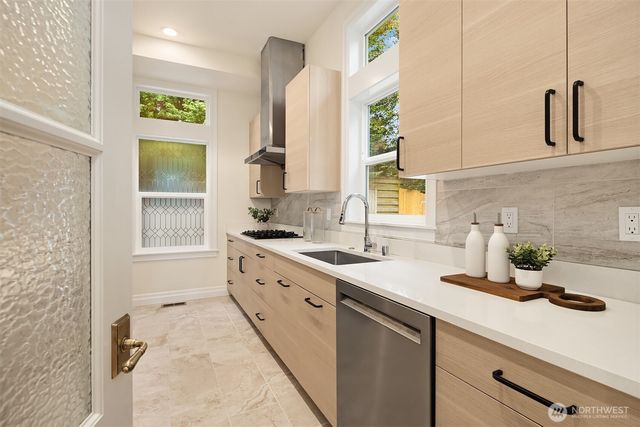 1024 91st Avenue NE, Bellevue, WA 98004