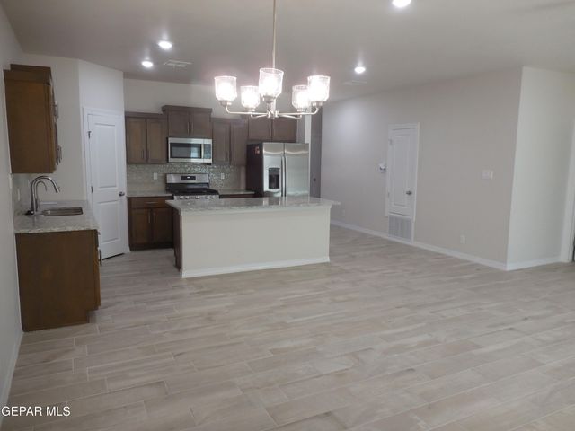 561 Oakmont Place, El Paso, TX 79928