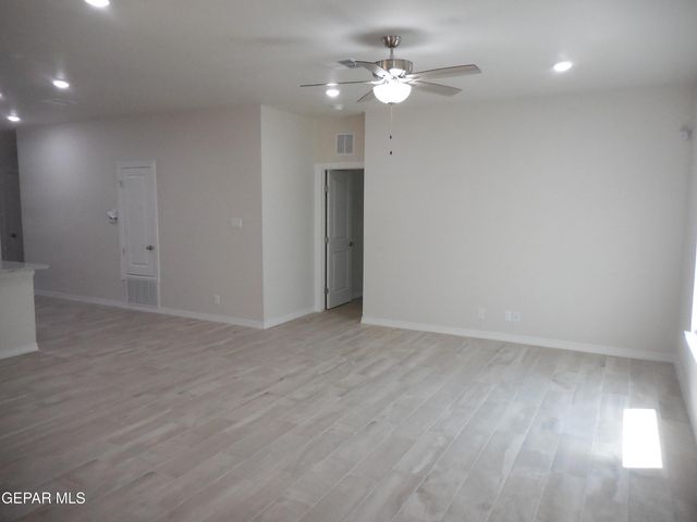 561 Oakmont Place, El Paso, TX 79928