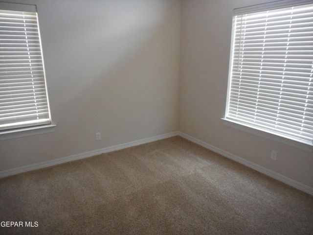 561 Oakmont Place, El Paso, TX 79928