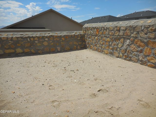 561 Oakmont Place, El Paso, TX 79928