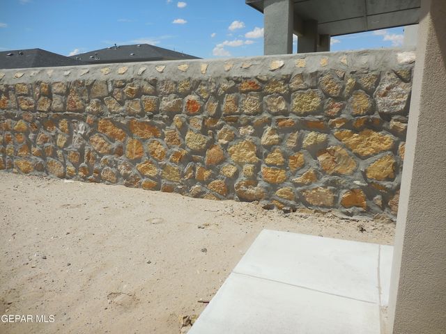 561 Oakmont Place, El Paso, TX 79928