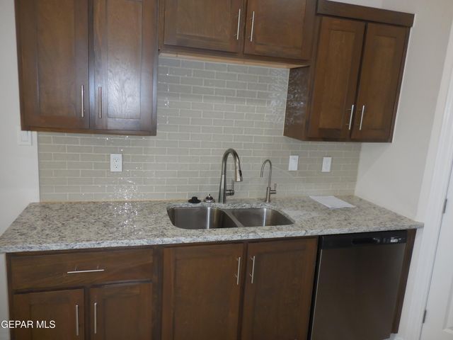 561 Oakmont Place, El Paso, TX 79928