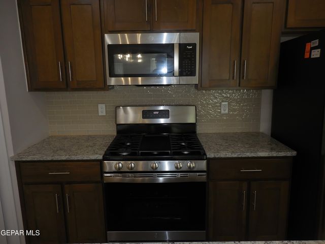 561 Oakmont Place, El Paso, TX 79928