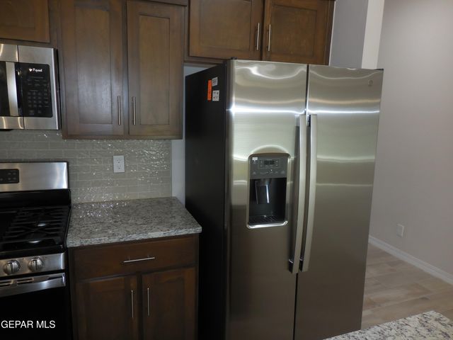 561 Oakmont Place, El Paso, TX 79928