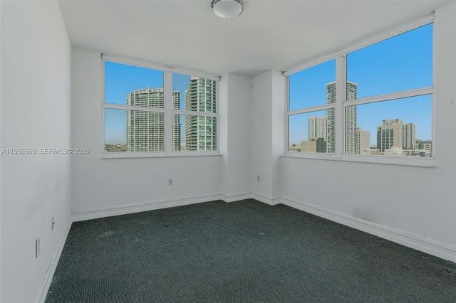 31 SE 5th St 2301, Miami, FL 33131