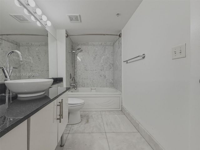 31 SE 5th St 2301, Miami, FL 33131