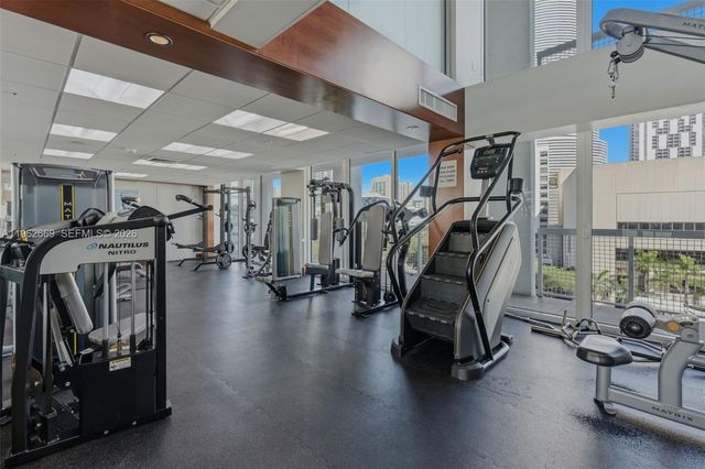 31 SE 5th St 2301, Miami, FL 33131