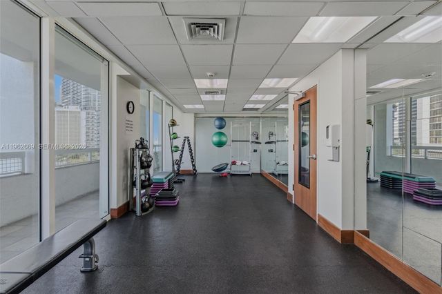 31 SE 5th St 2301, Miami, FL 33131