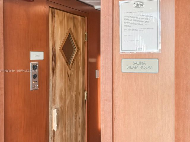 31 SE 5th St 2301, Miami, FL 33131