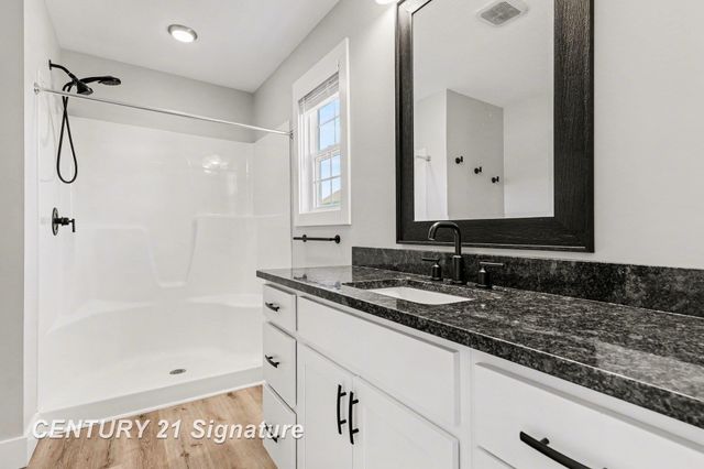 8441 Cottonwood Drive, Freeland, MI 48623