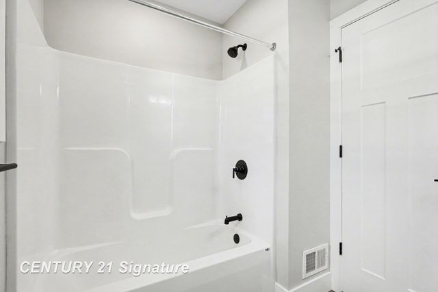 8441 Cottonwood Drive, Freeland, MI 48623