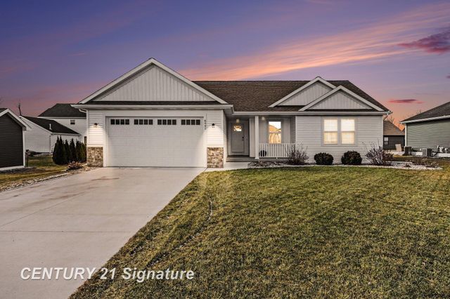 8441 Cottonwood Drive, Freeland, MI 48623