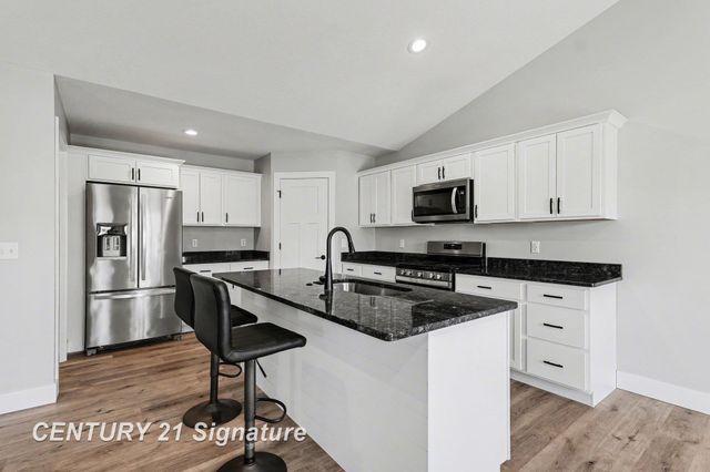 8441 Cottonwood Drive, Freeland, MI 48623