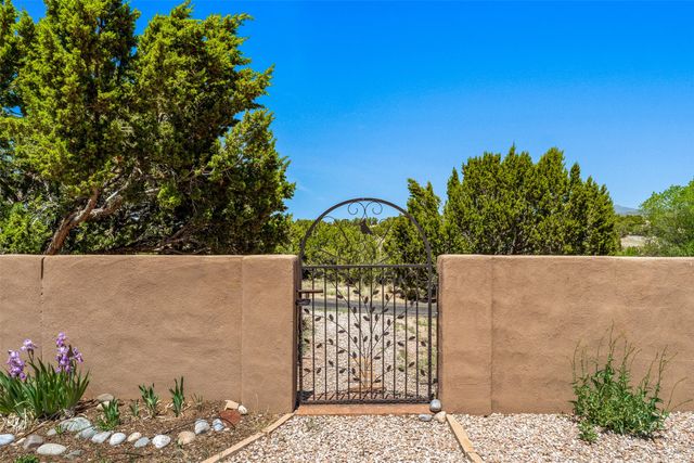 79 E Chili Line Road, Santa Fe, NM 87508