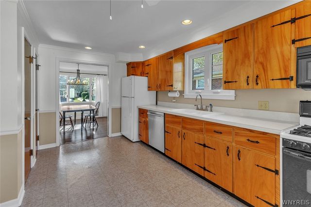 440 Walton Drive, Cheektowaga, NY 14225