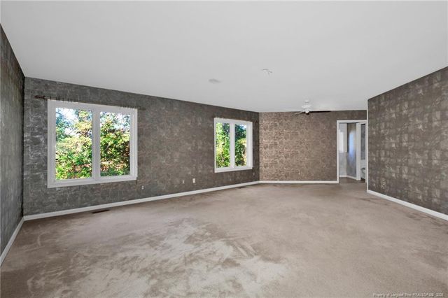 549 Rainforest Road, Hope Mills, NC 28348