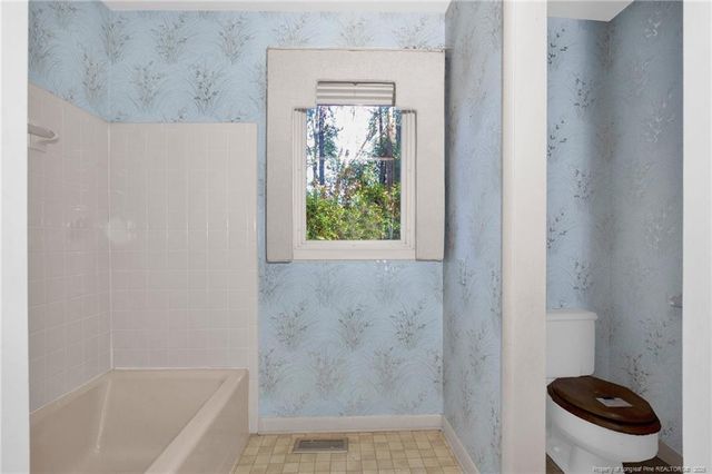 549 Rainforest Road, Hope Mills, NC 28348