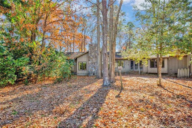 549 Rainforest Road, Hope Mills, NC 28348