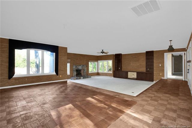 549 Rainforest Road, Hope Mills, NC 28348