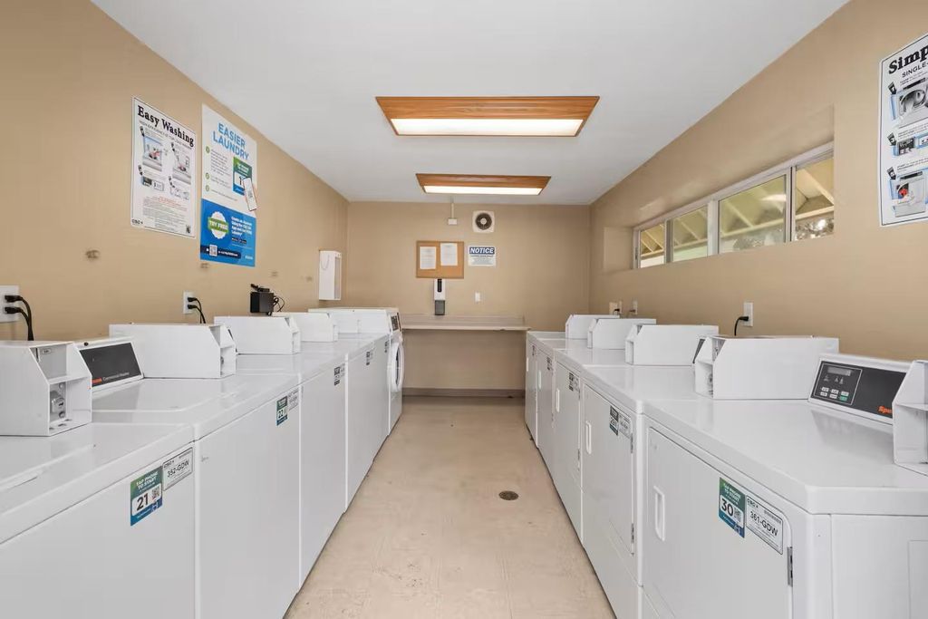 Image 16 of property listing at 2881 Huntington Boulevard # 225, Fresno, CA 93721