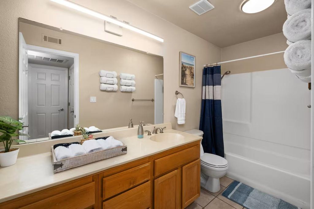 Image 8 of property listing at 2881 Huntington Boulevard # 225, Fresno, CA 93721
